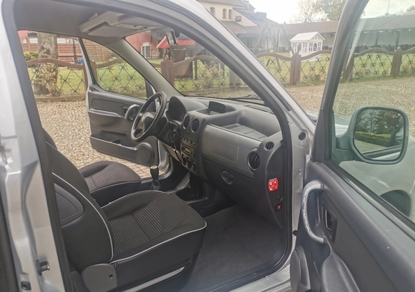 Peugeot Partner cena 11500 przebieg: 210250, rok produkcji 2004 z Legnica małe 56